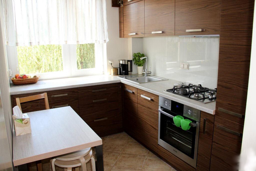 Designing a Small Kitchen: Practical Tips for Style and Function